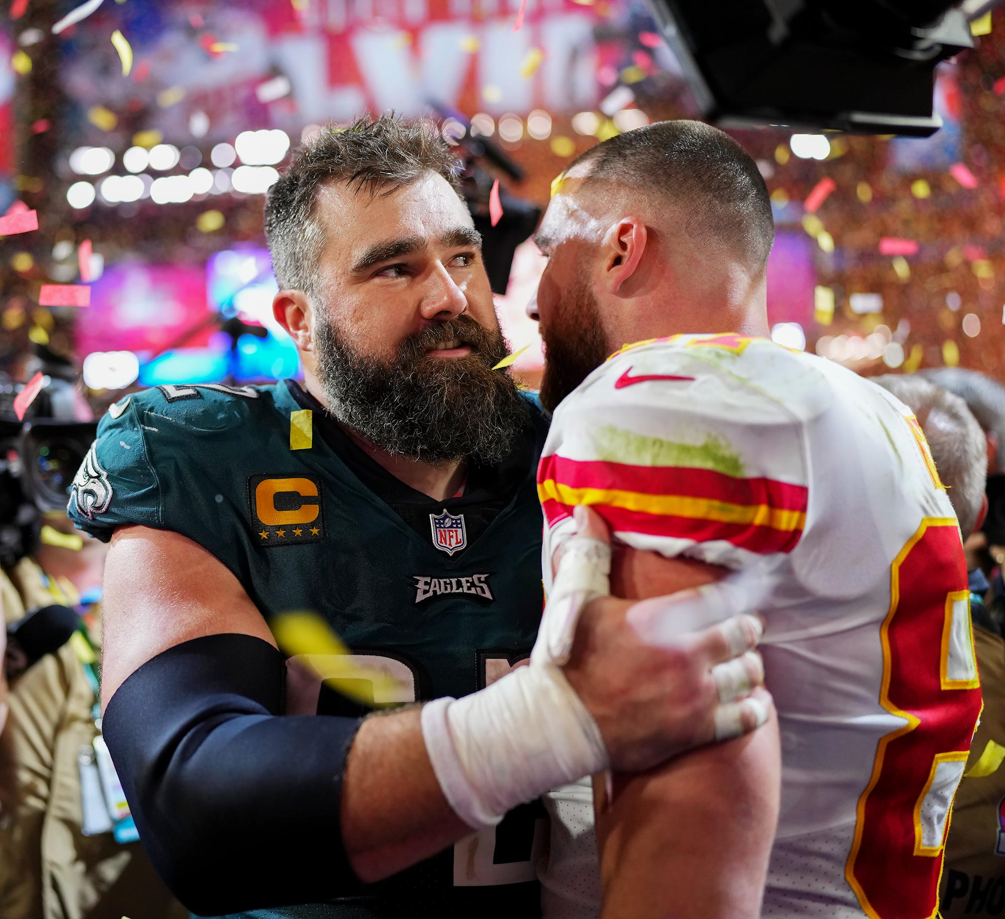 Jason Kelce dos Eagles Quebra Sequência de Derrotas Contra o Chiefs de Travis Kelce