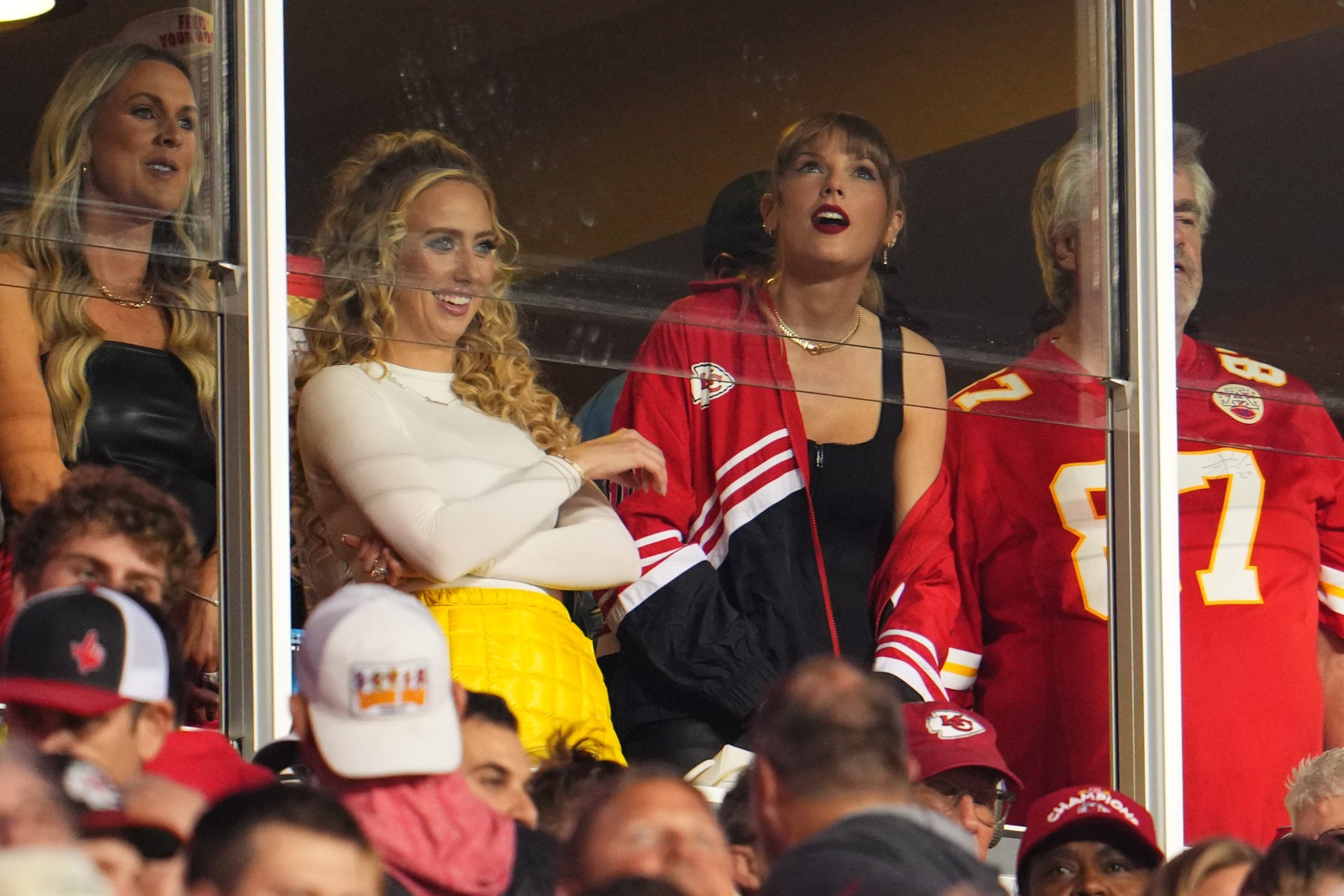 Taylor Swift está indo para Green Bay torcer por Travis Kelce no jogo de domingo da NFL