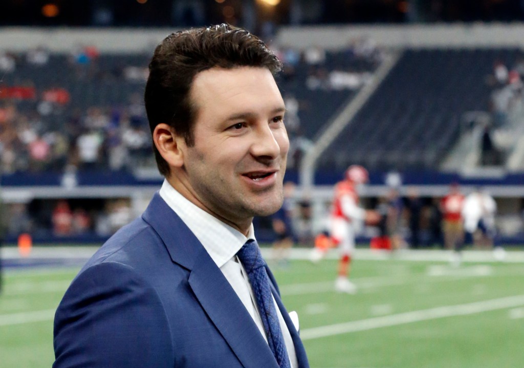 Tony Romo se refere a Taylor Swift como ‘esposa’ de Travis Kelce em gafe ao vivo