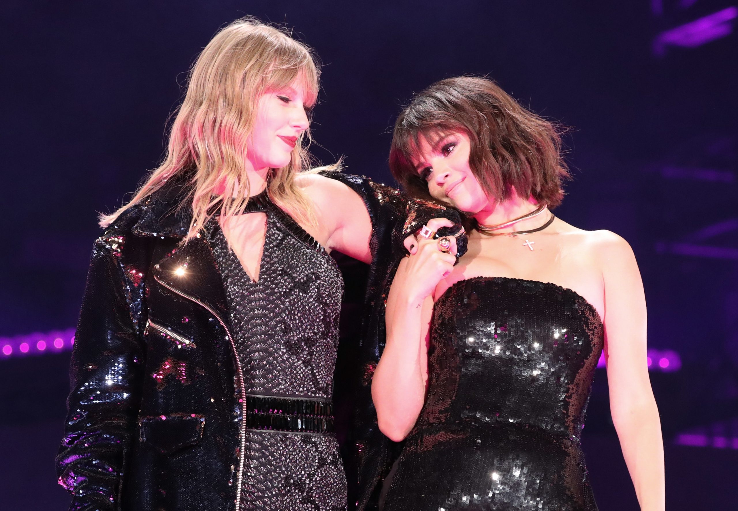 Taylor Swift e Selena Gomez Deixam Seus Homens de Lado por Minissaias em Noite de Saída Apenas entre Garotas