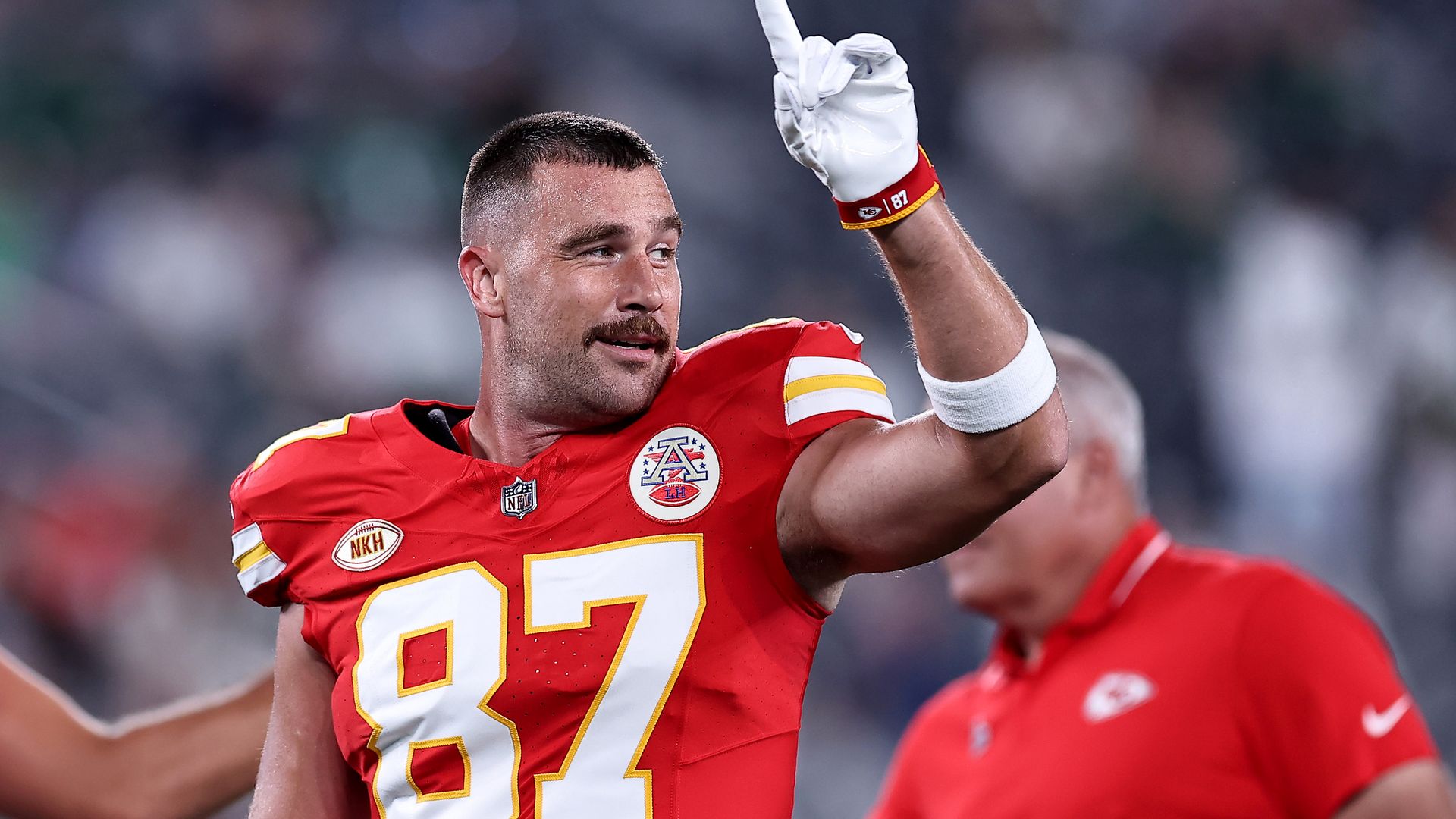 Travis Kelce alcança novo marco importante – mas Taylor Swift perde após noitada estrelada com as amigas