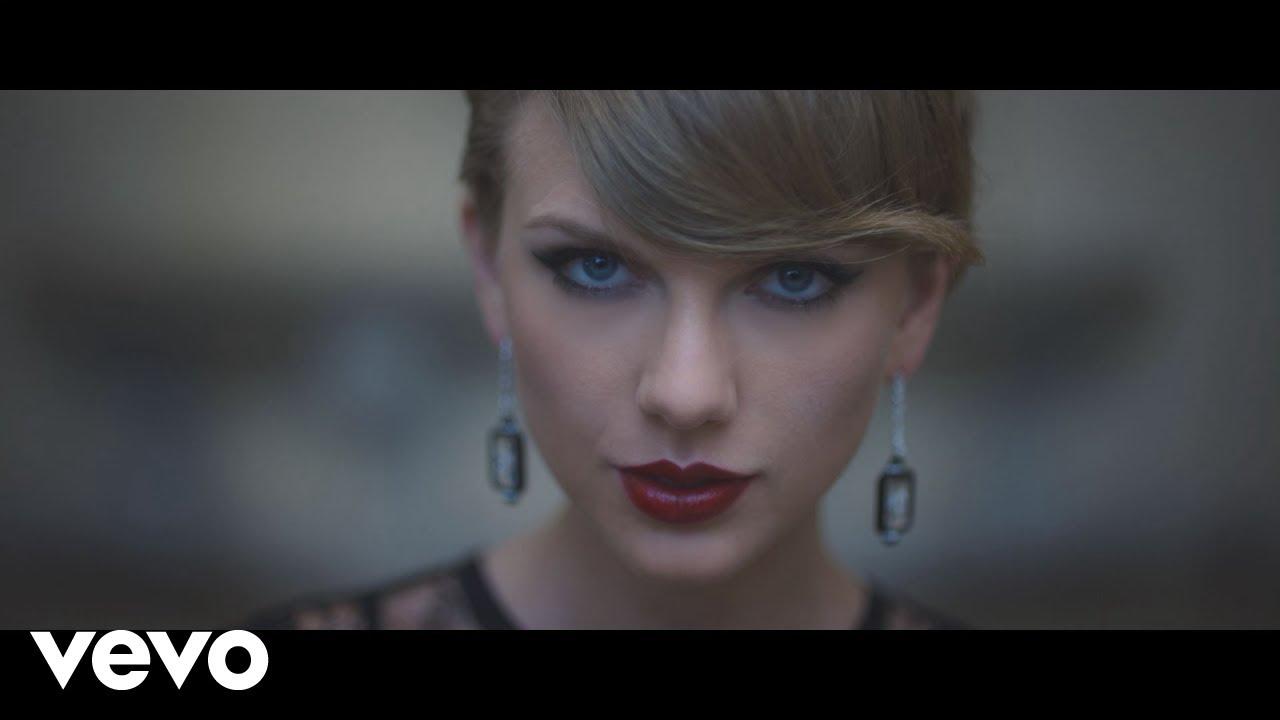 Blasting Through Love Drama: O Universo de Taylor Swift