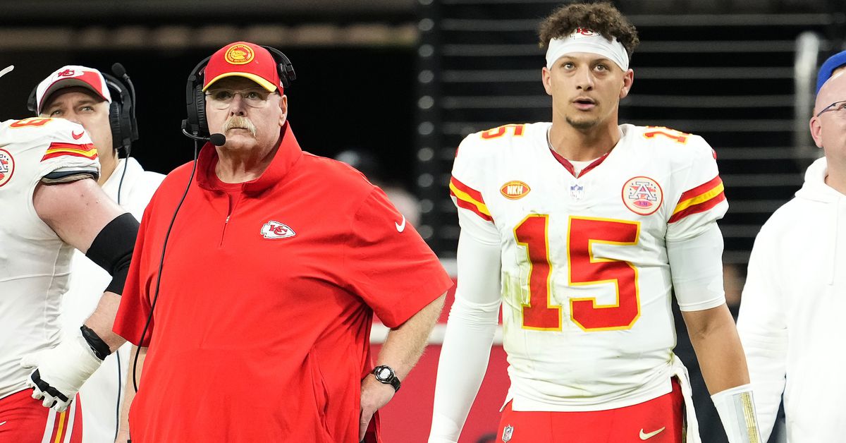 Patrick Mahomes e Andy Reid multados pela NFL por criticarem árbitros após jogo entre Bills e Chiefs