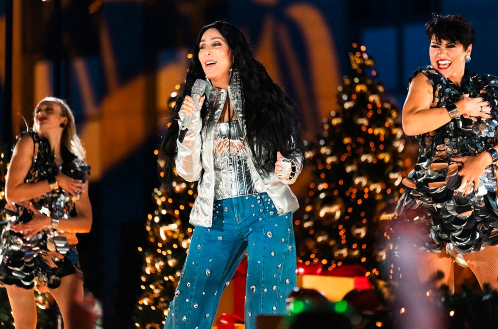 Cher, Brandy, Sabrina Carpenter e Mais Entram para Nossa Lista de Natal com Novos Sucessos Natalinos