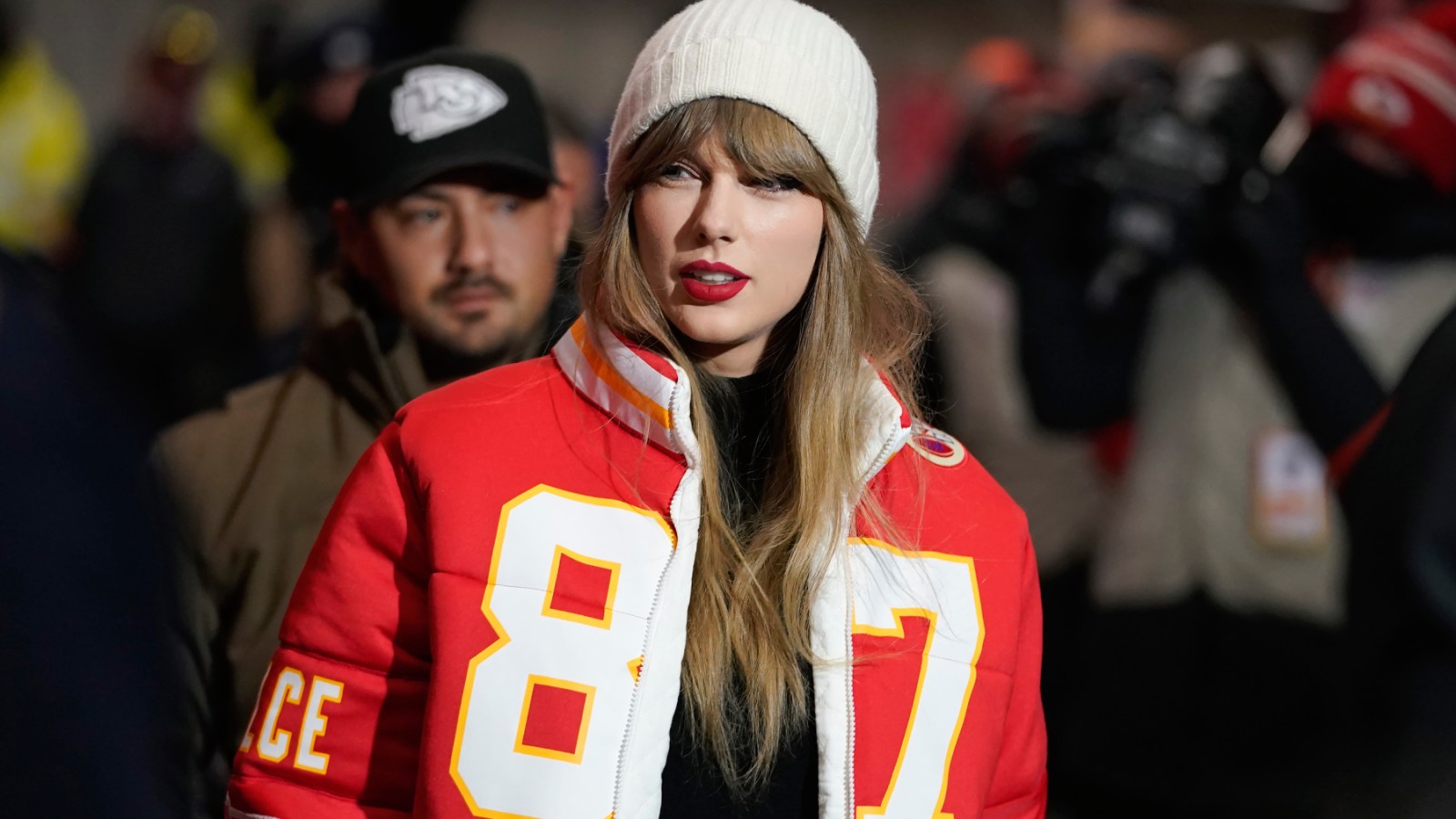 Taylor Swift Apoia Travis Kelce no Jogo Wild Card no Estádio Arrowhead