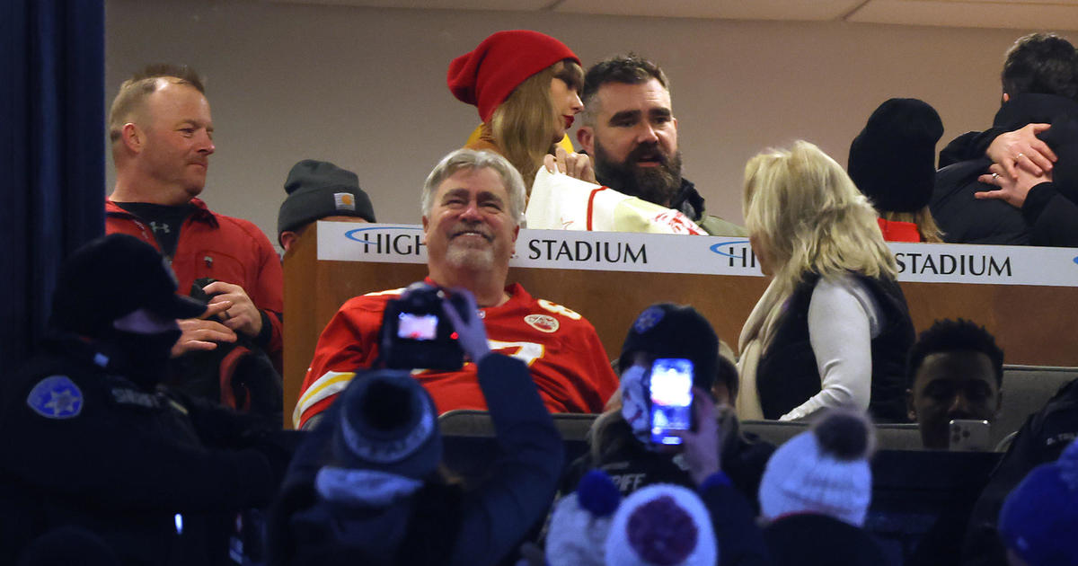 Taylor Swift chega ao Highmark Stadium enquanto Chiefs enfrentam os Bills