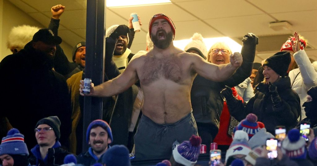 Jason Kelce rouba a cena no confronto dos playoffs entre Chiefs e Bills ...