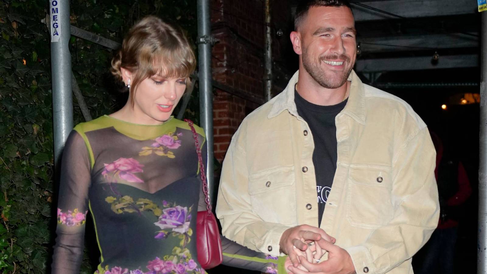 Travis Kelce Afirma que Ele e Taylor Swift Ignoram o ‘Barulho Externo’ para a Própria Felicidade