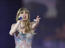 Após concerto em Tóquio: Taylor Swift chega ao estádio do Super Bowl