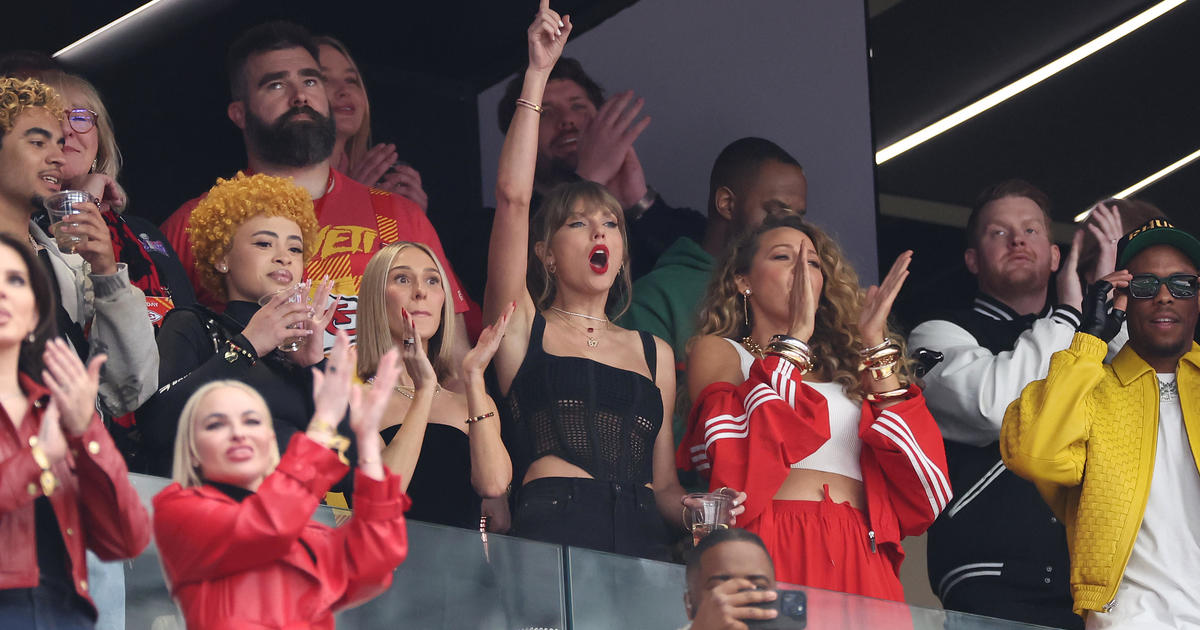 Taylor Swift marca presença no Super Bowl 2024 para torcer por Travis Kelce