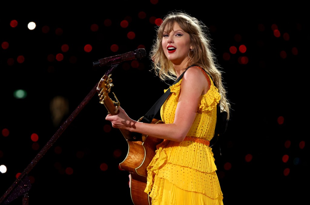 Taylor Swift Apresenta ao Vivo em Melbourne o Mashup de ‘Getaway Car’, ‘August’ e ‘The Other Side of the Door’: Assista