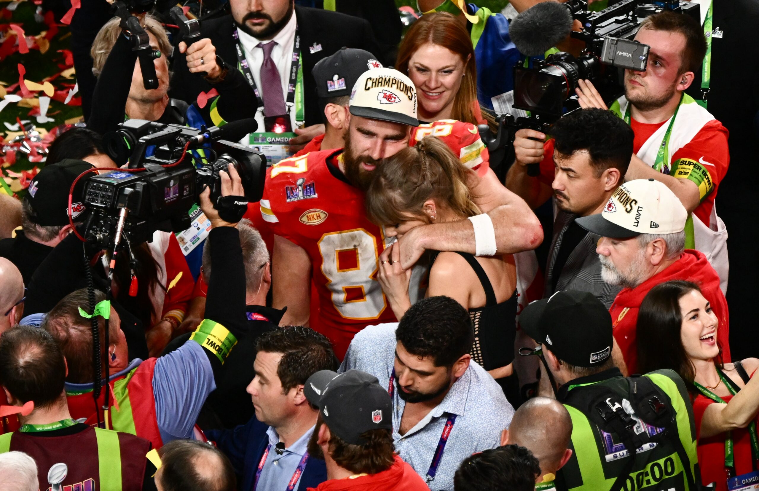 Agora Sabemos o Que Taylor Swift e Travis Kelce Disseram um ao Outro Após a Vitória dos Chiefs, e É Previsivelmente Adorável