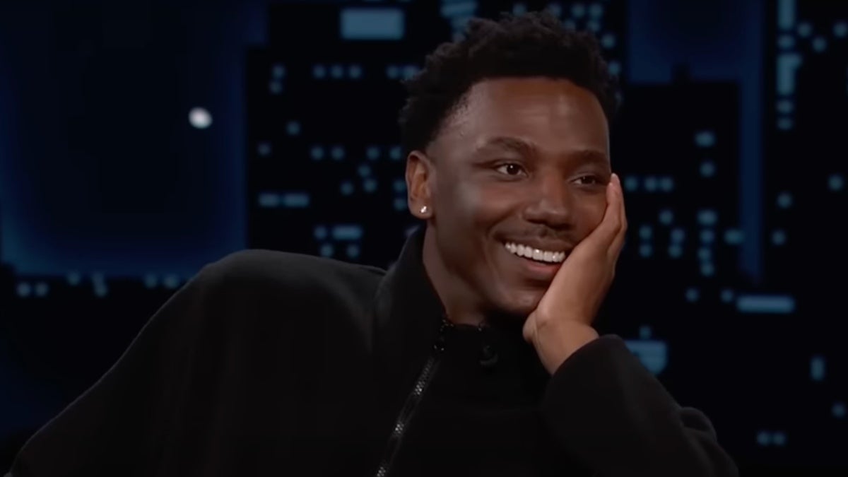 Jerrod Carmichael diz que ele não é o melhor amigo de Taylor Swift, mas ela é a dele | Vídeo