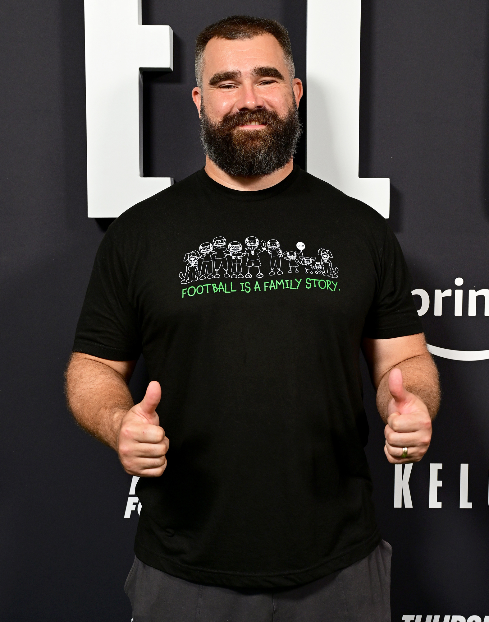 Jason Kelce faz piada sobre como Travis falou que Taylor Swift existiu em seu namoro