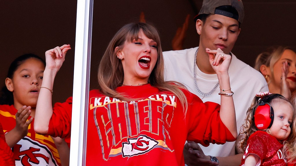 Não, a NFL não considerou a turnê Eras da Taylor Swift ao agendar os jogos dos Chiefs