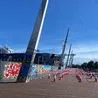 Começam os preparativos em Cardiff para a chegada de Taylor Swift, conforme fotos mostram o Estádio Principality tomando forma