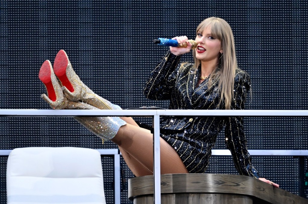 Taylor Swift apresenta ‘The Black Dog’ pela primeira vez no concerto da turnê London Eras