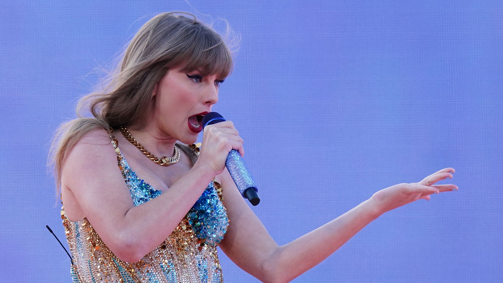 Taylor Swift impressiona fãs com cumprimento em galês