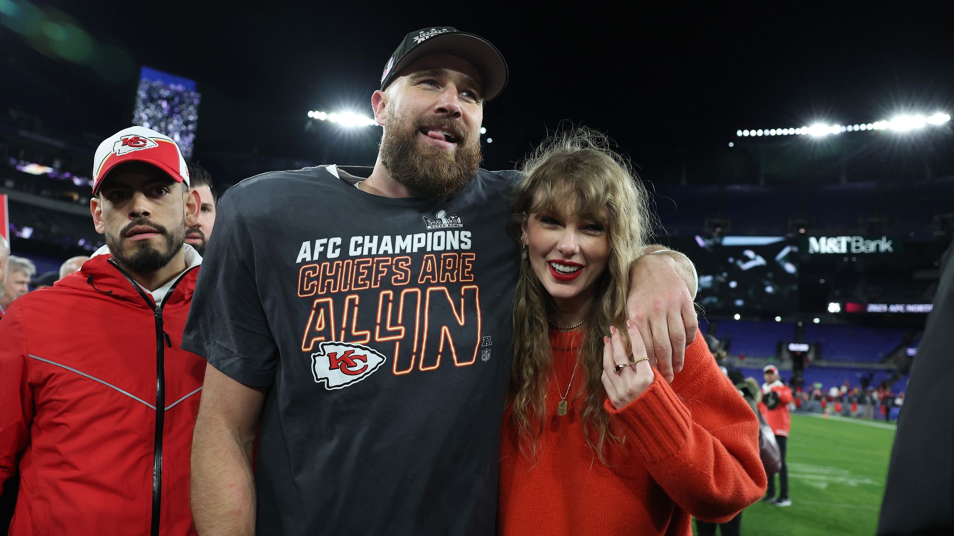 Taylor Swift surpreende com declaração de amor a Travis Kelce