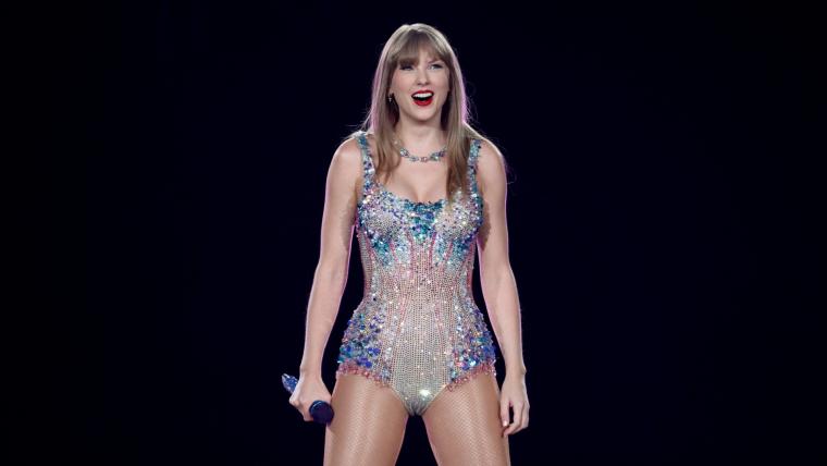 Posição de arqueiro de Taylor Swift explicada: Cantora usa celebração de Travis Kelce no palco em show da turnê Eras em Londres