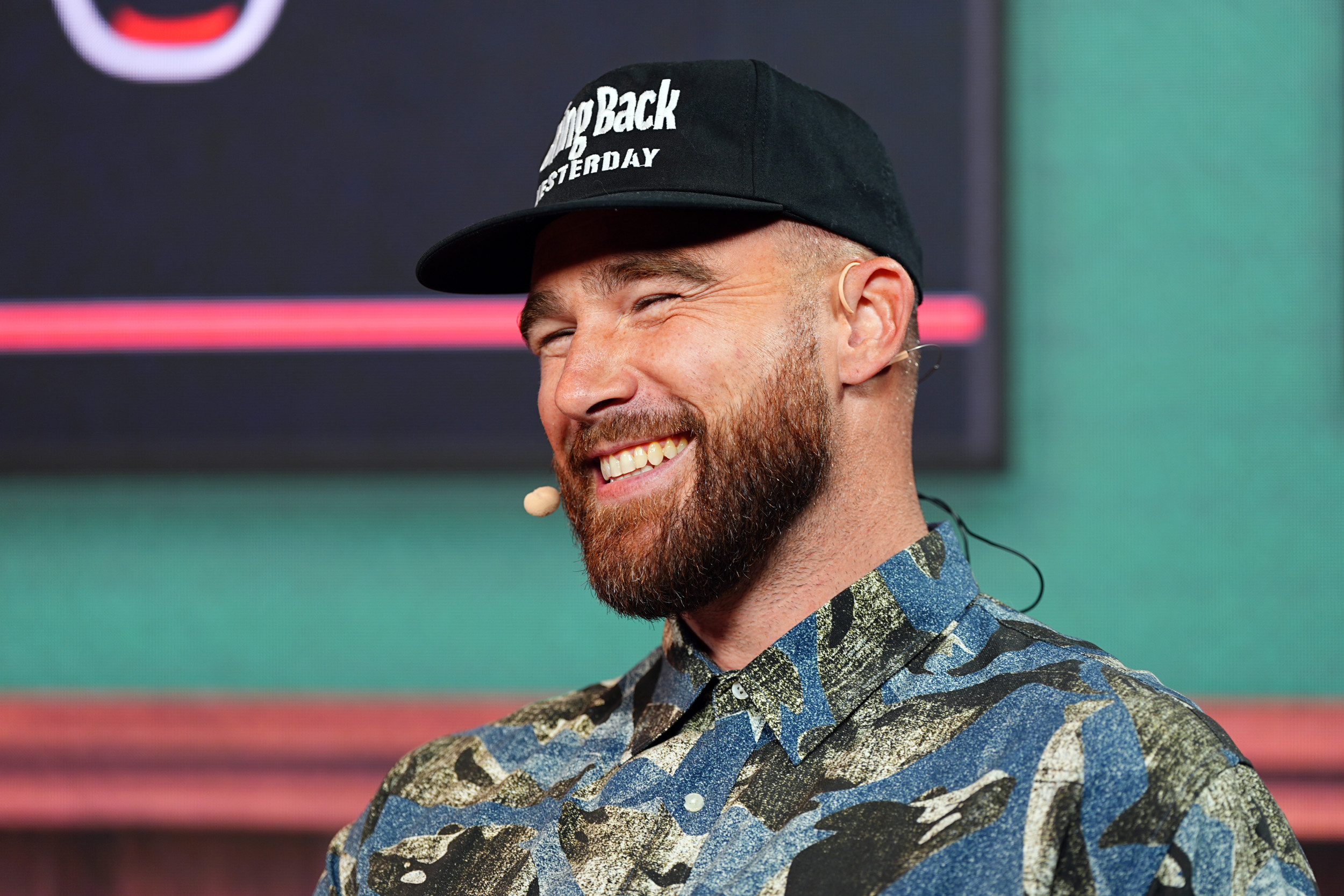 O doce gesto de Travis Kelce faz com que Swifties queiram que ele esteja em sua ‘Era de Pai