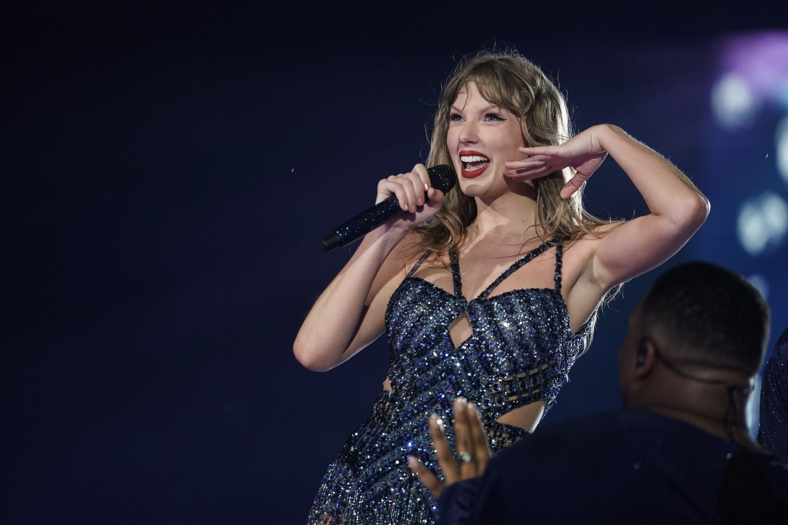 Fãs de Taylor Swift acreditam que ela transformou as Olimpíadas em um grande ovo de Páscoa da Reputation