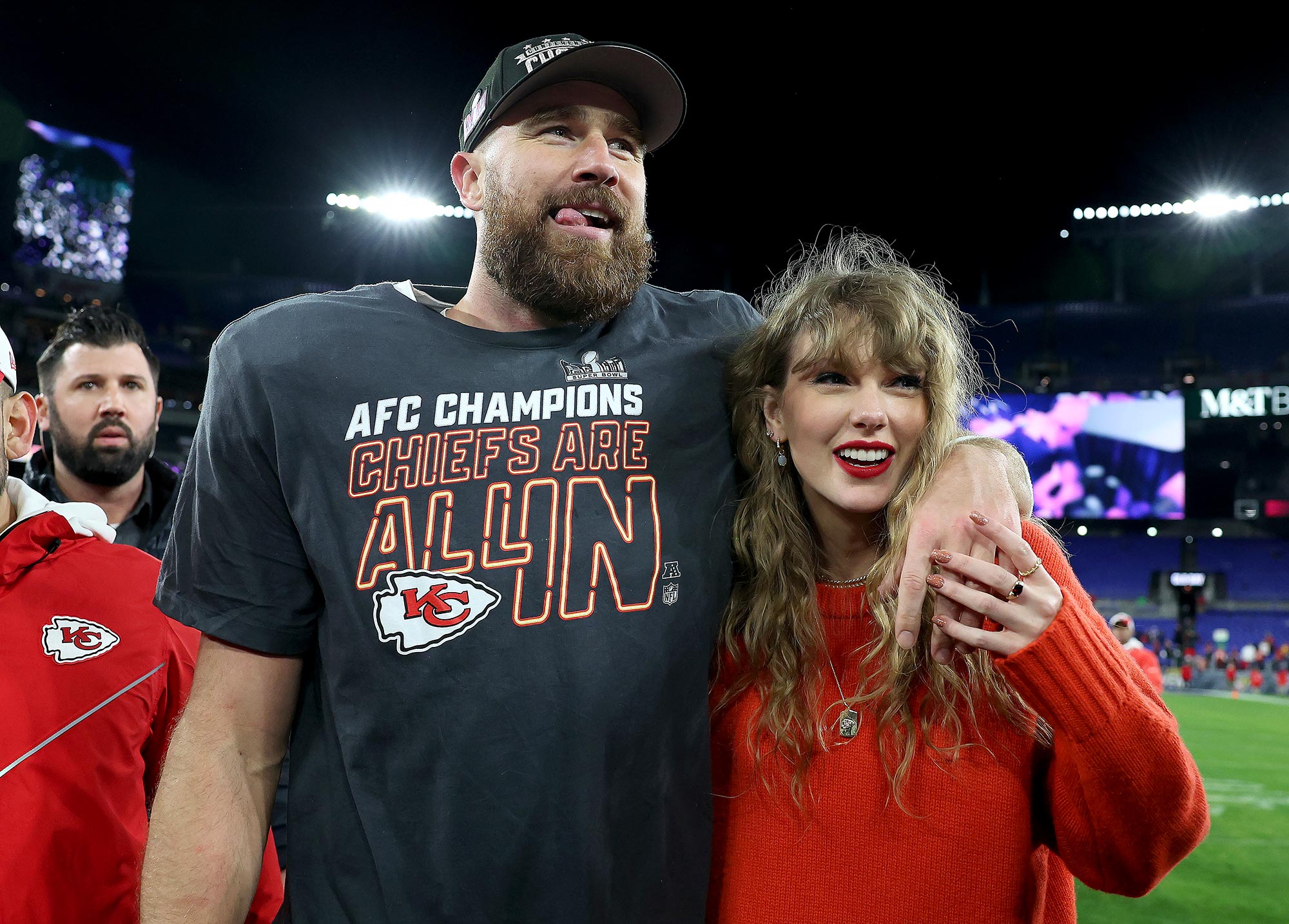 A Família de Adam Sandler está obcecada com Travis Kelce namorando Taylor Swift