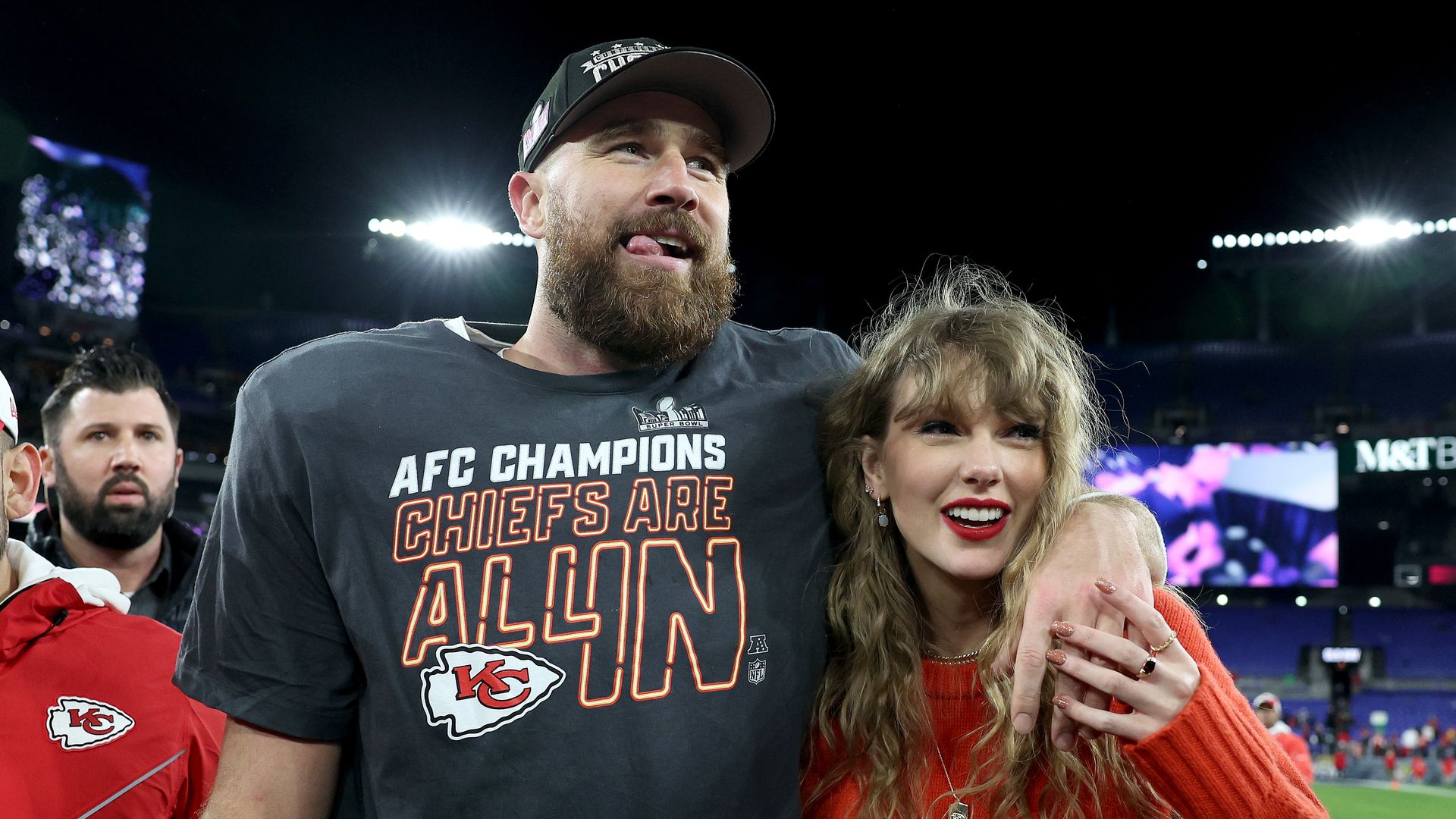 Taylor Swift se reúne com Travis Kelce após um mês de pausa, enquanto Blake Lively e Patrick Mahomes se juntam à escapada