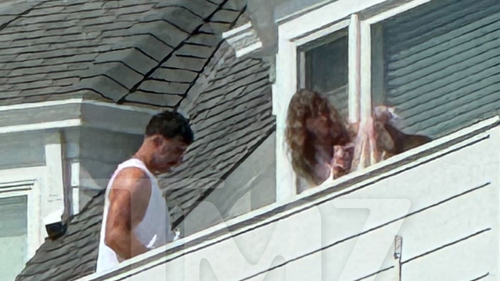 Taylor Swift e Travis Kelce Relaxando na Casa de Praia de Rhode Island