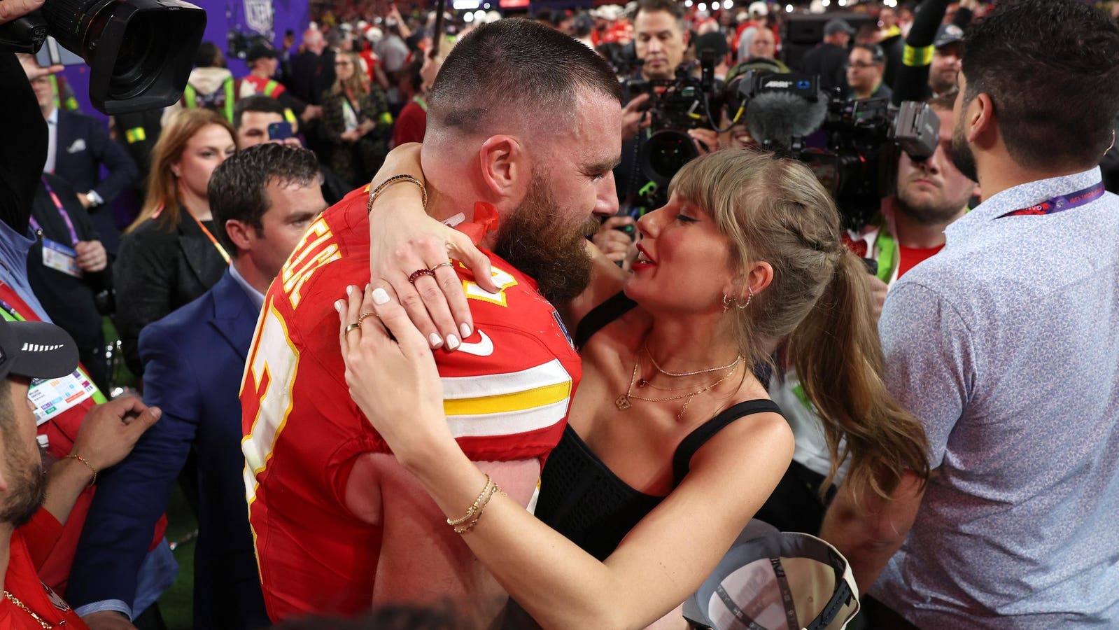 Plano de RP para Travis Kelce, Taylor Swift rompimento é falso, diz agência