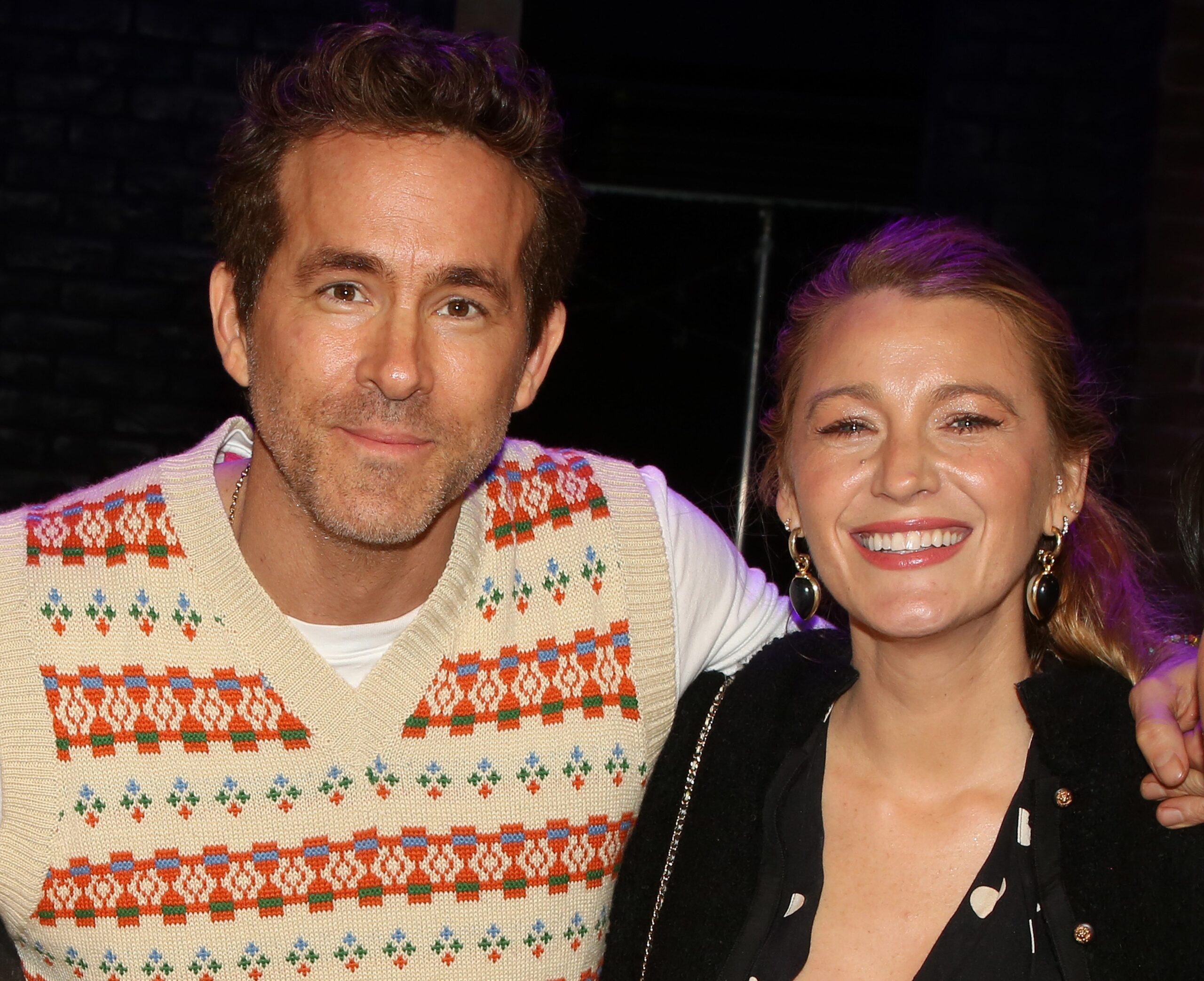 Blake Lively e Ryan Reynolds Usaram ‘Fits’ Combinando no Último Show da Turnê Eras de Taylor Swift