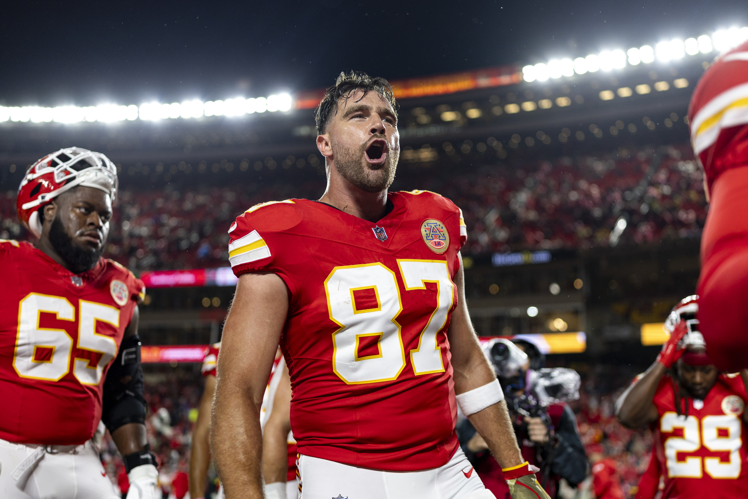 Travis Kelce Empata com a Lenda dos Chiefs Tony Gonzales em Estatística de Recorde da Franquia