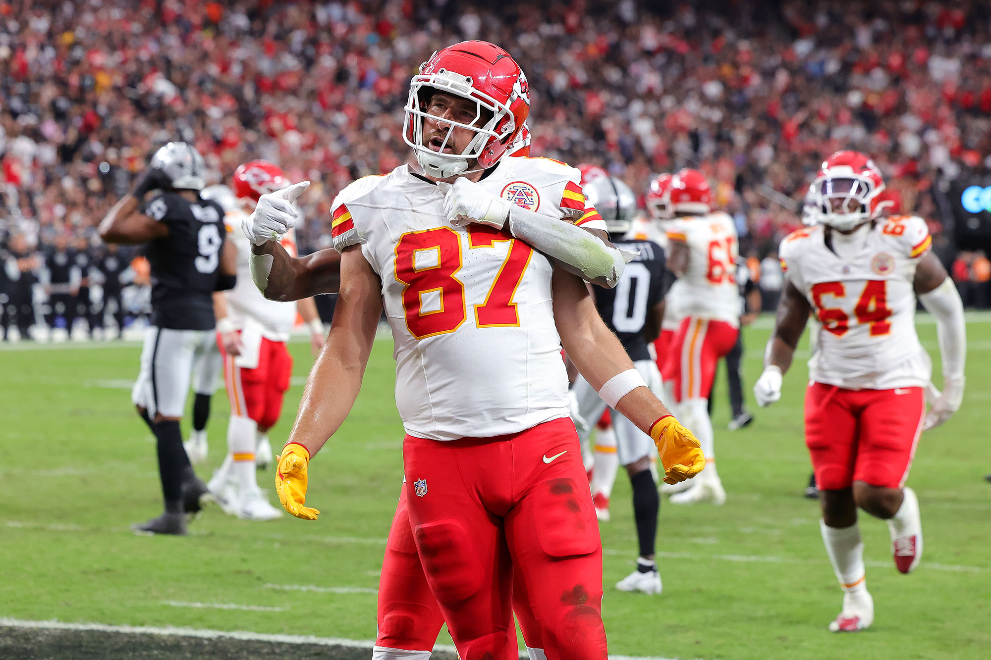 Travis Kelce Brinca Sobre o Primeiro Touchdown da Temporada: ‘O Que Eu Faço Agora?