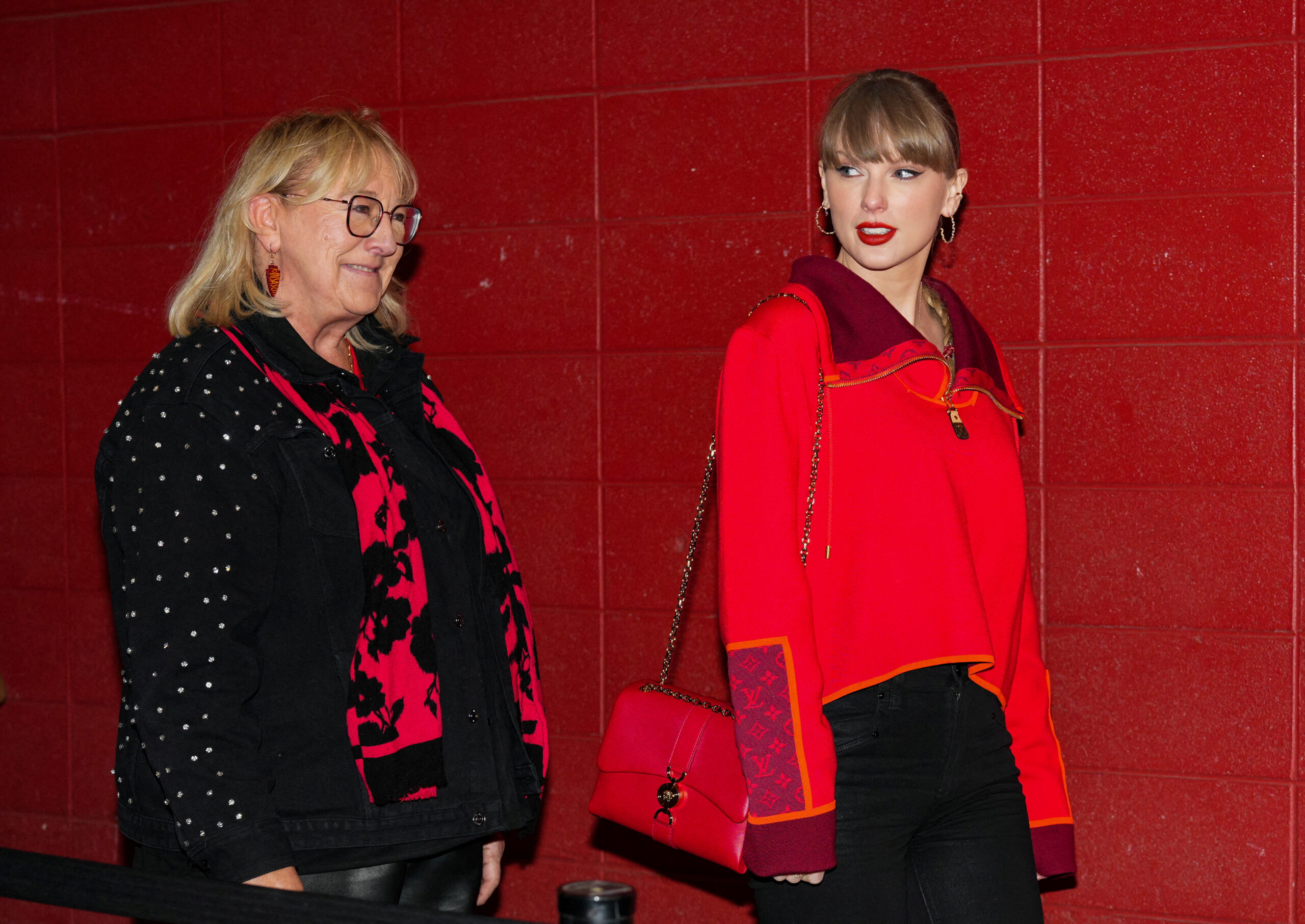 Taylor Swift não comparece ao jogo Chiefs vs Brown após celebração privada de aniversário com Travis Kelce